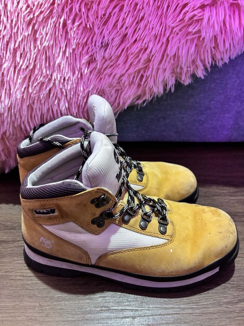 Timberland Hiking Boots Size 6M Wheat Yellow White